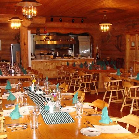 Bear Track Inn Gustavus Buitenkant foto