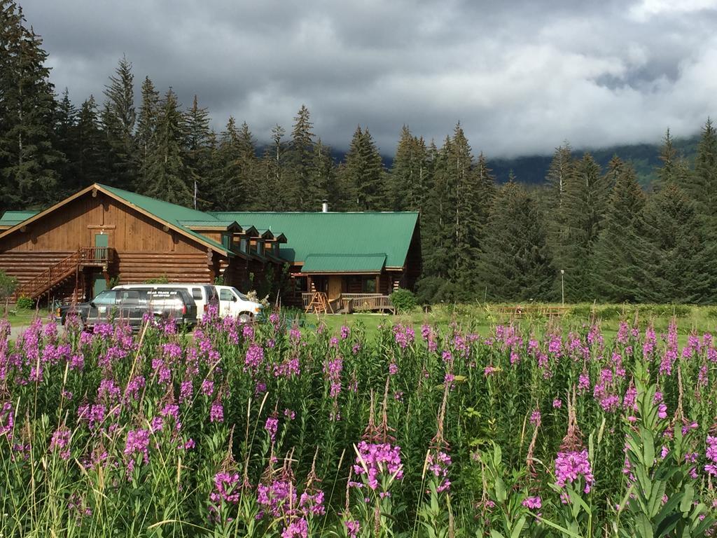 Bear Track Inn Gustavus Buitenkant foto